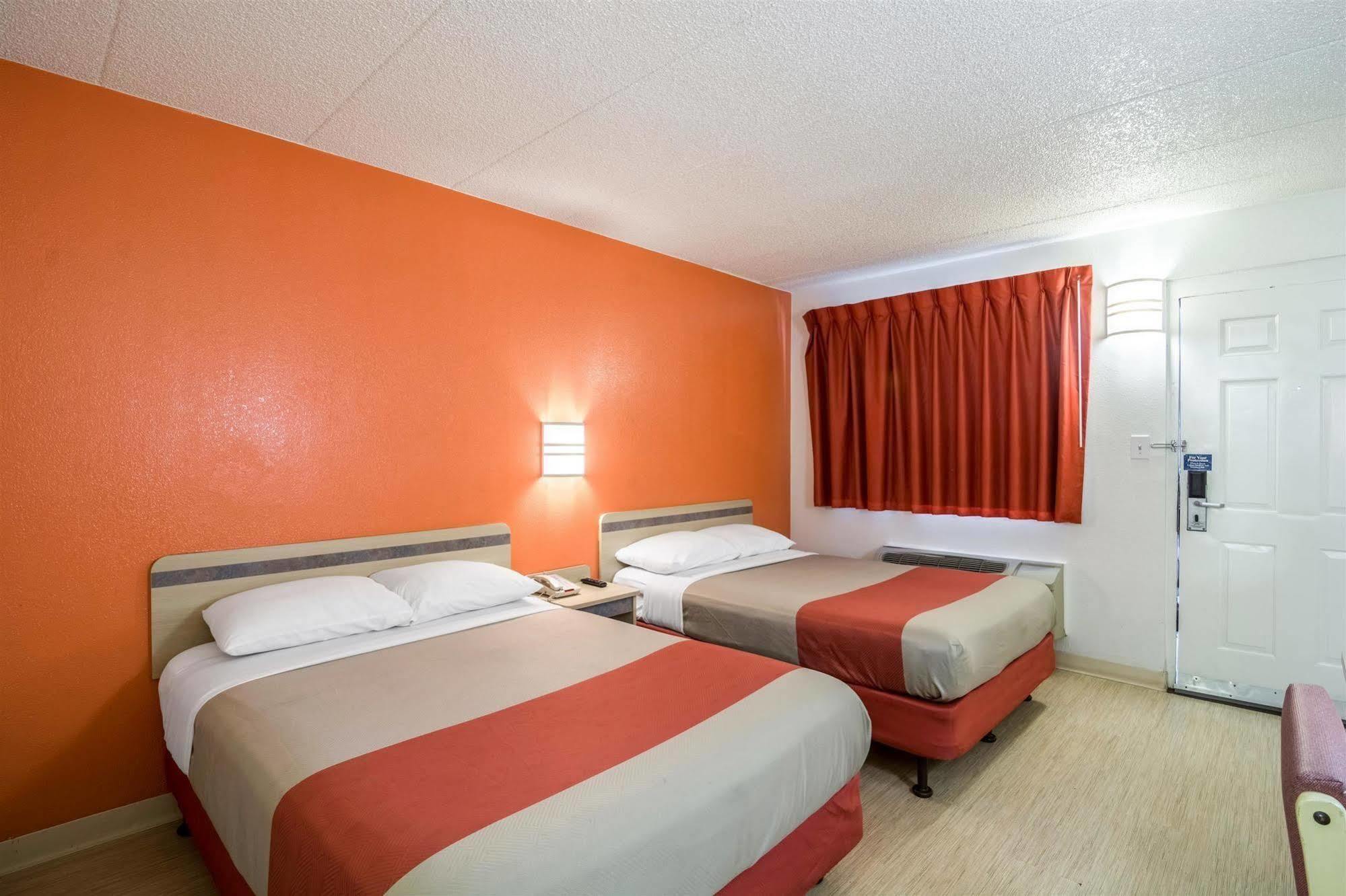 Motel 6 Chicago Southwest - Aurora Extérieur photo